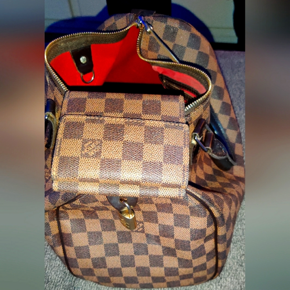 Luis Vuitton damier ebene speedy 30 pay 1850 you will receive wallet too